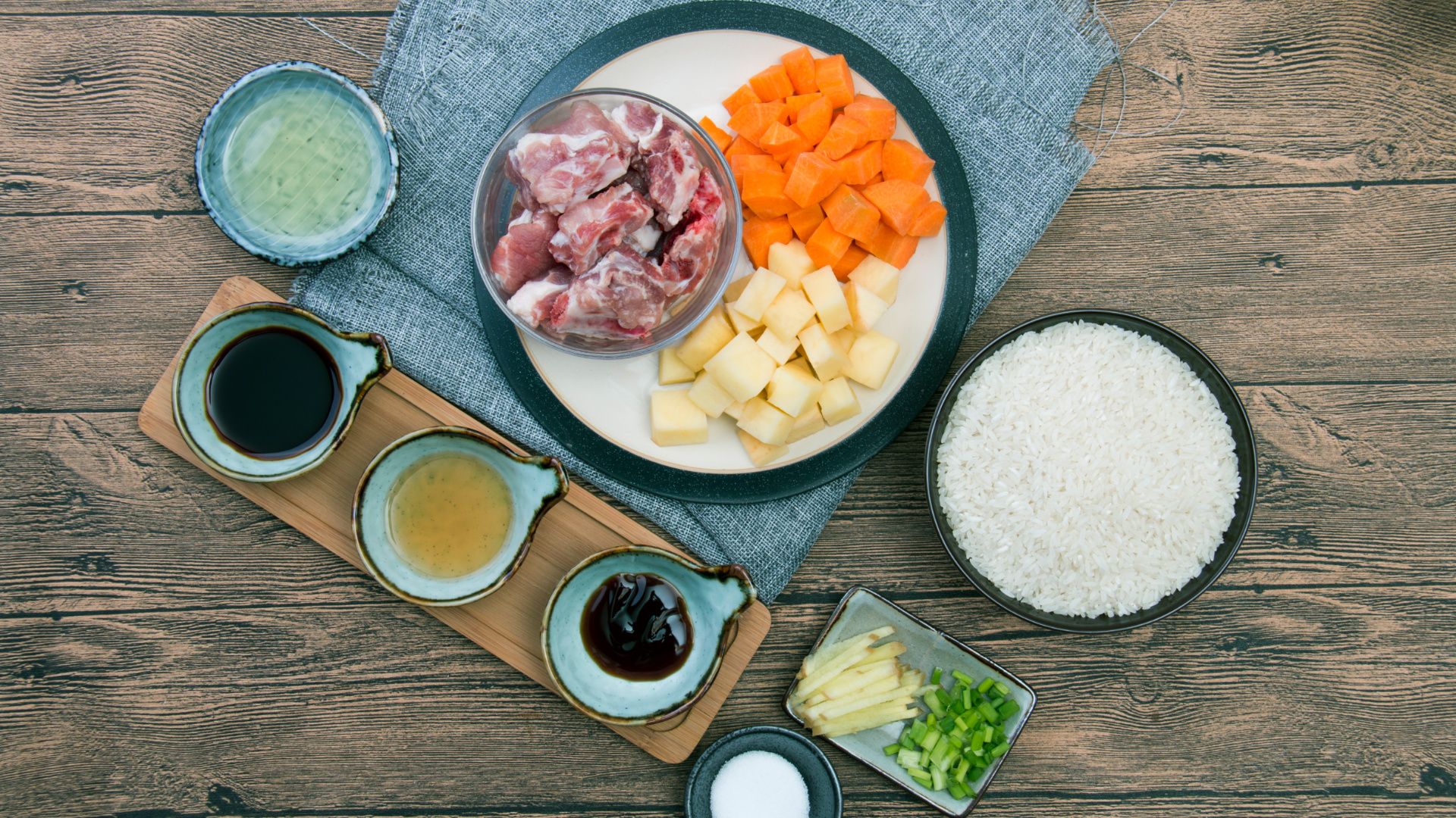 排骨土豆焖干饭